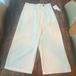 ADYSON PARKER White Dress Slacks! Pull On! Faux wrap feature in front! Pockets M